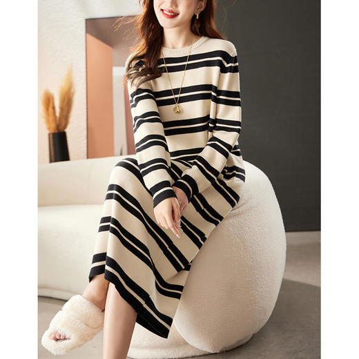 C16-6752长款过膝宽条纹针织连衣裙秋冬宽松遮肉圆领套头打底衫毛衣裙子厚 商品图1