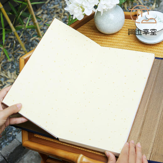 宋锦封面胡桃木包边带函套生宣册页 商品图5