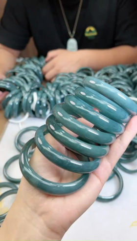 翡翠手镯-蓝水宽条