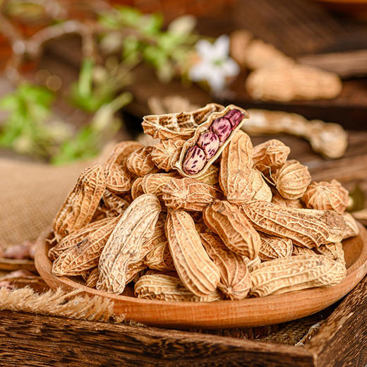 云南野地七彩花生    果肉脆而不硬  果形细长   甘香回甜   花生籽粒白底带紫色 色彩鲜明   包邮发出 商品图1