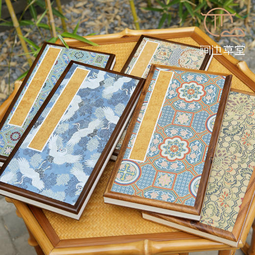 宋锦封面胡桃木包边带函套生宣册页 商品图1