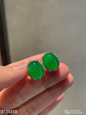 老坑艳绿蛋面耳钉【3130310】具体价格微信咨询
