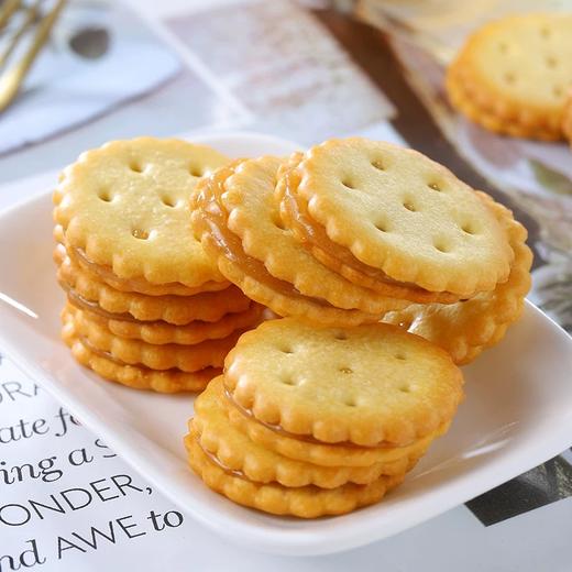 【麦芽Q软有嚼劲！咸蛋黄夹心饼干】咸香不腻，香脆不粘牙，网红咸蛋黄味麦芽糖夹心饼干整箱散装多口味零食休闲食品健康 商品图2