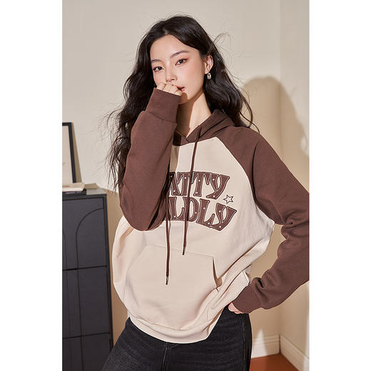 美式复古撞色卫衣女2023秋冬新款连帽插肩袖抓绒字母宽松卫衣V2332580 商品图3