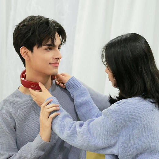 【小家电】SKG 颈椎按摩器 时尚颈椎按摩仪 肩颈按摩器 颈椎经络电脉冲护颈仪 智能颈椎按摩器 4330HF 商品图5