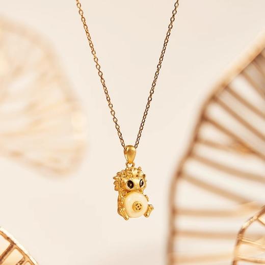 大英博物馆龙年系列 银镀金和田玉平安扣本命年生肖龙年项链首饰礼盒 商品图2