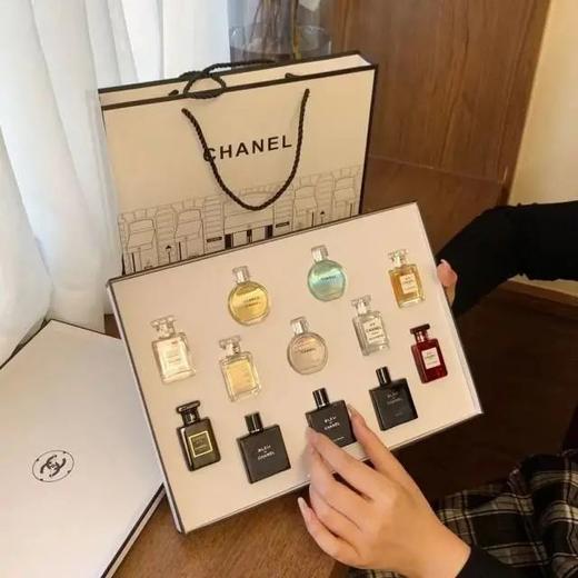 【品牌授权】香奈儿爆款Q版香水礼盒 粉色coco 经典邂逅 蓝色邂逅 黑色coco 粉色邂逅 经典N5 经典coco	白色N5 商品图1