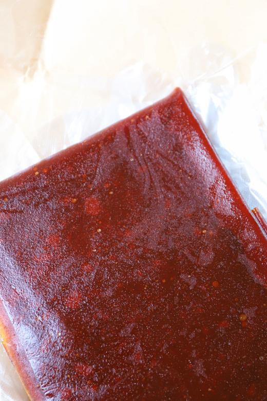 非物质文化遗产 手撕海红果果丹皮 鲜果制浆，配料表干净，无添加 海红果含钙量高，素有“果中钙王”之称，具有健脾胃、增食欲、促消化的作用，孕妇禁止食用‼ 商品图2