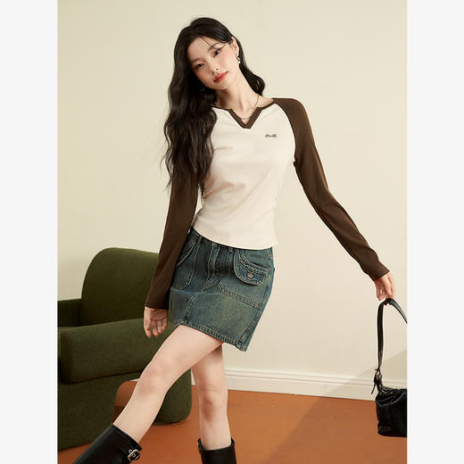 撞色休闲长袖T恤女新款拼色小V领设计感修身上衣女V0038443 商品图3