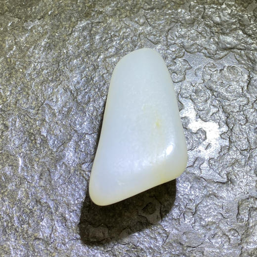 和田玉（白玉）籽料原石26g（价格面议） 商品图0