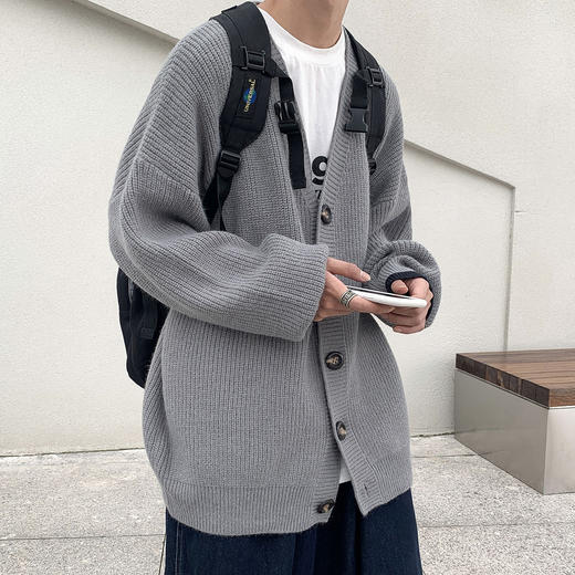 【不论搭配什么风格，都能百搭休闲！】毛衣男秋冬新款，潮流宽松v领针织开衫，潮牌港风ins学生百搭休闲外套lm 商品图5