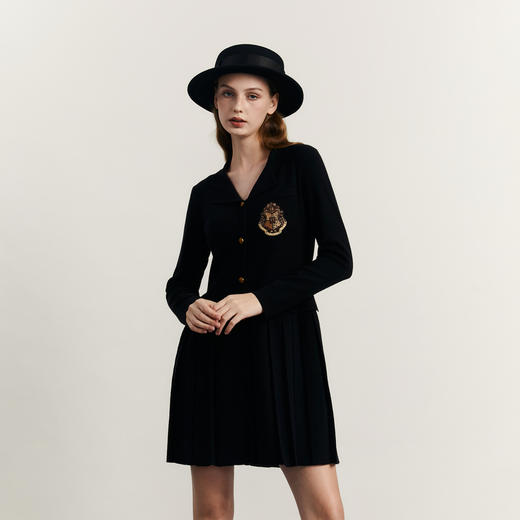 谜底针织连衣裙女2023冬新品英伦风时尚刺绣修身中长裙234MZ1857 商品图0