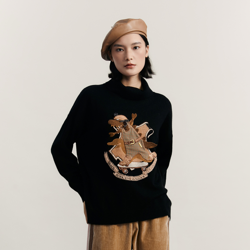 谜底高领针织衫女2023冬新品复古文艺绣花套头宽松毛衣234MZ1877