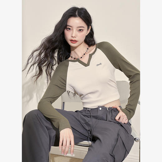 撞色休闲长袖T恤女新款拼色小V领设计感修身上衣女V0038443 商品图0