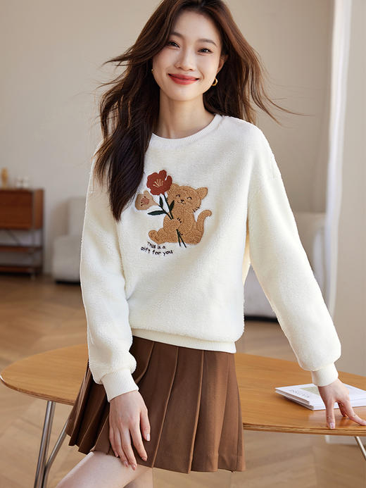 【年终特卖】熙世界猫咪毛巾绣加厚卫衣慵懒风chic圆领仿羊羔毛上衣女2025秋冬 商品图5