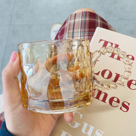 【19.9优惠两个装！珍珠把手玻璃杯】独特纹理  晶莹剔透；波光粼粼 杯口圆润光滑；水杯极光镭射啤酒杯家用咖啡杯 商品图1