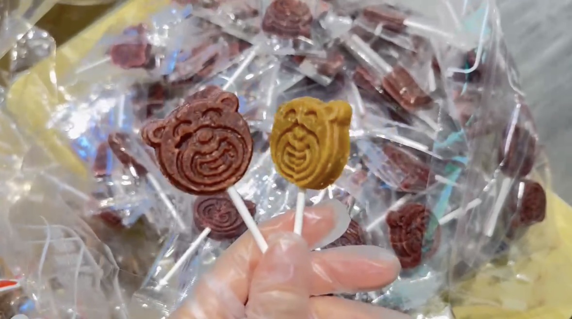 小熊山楂棒棒糖