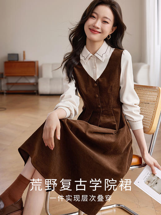 【专属特价】熙世界学院风假两件衬衫领灯芯绒磨毛背带裙连衣裙女2025秋冬新款 商品图1