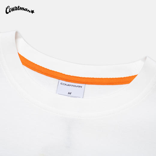 【挺阔版型 美式字体 亮色点缀】美式字体球衣印花设计 面料挺阔 开叉有亮色点缀 上身以后在百搭的同时又显身材 行动间橙色若隐若现 辨识度极高 商品图2