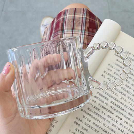 【19.9优惠两个装！珍珠把手玻璃杯】独特纹理  晶莹剔透；波光粼粼 杯口圆润光滑；水杯极光镭射啤酒杯家用咖啡杯 商品图9