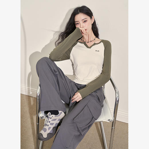撞色休闲长袖T恤女新款拼色小V领设计感修身上衣女V0038443 商品图2