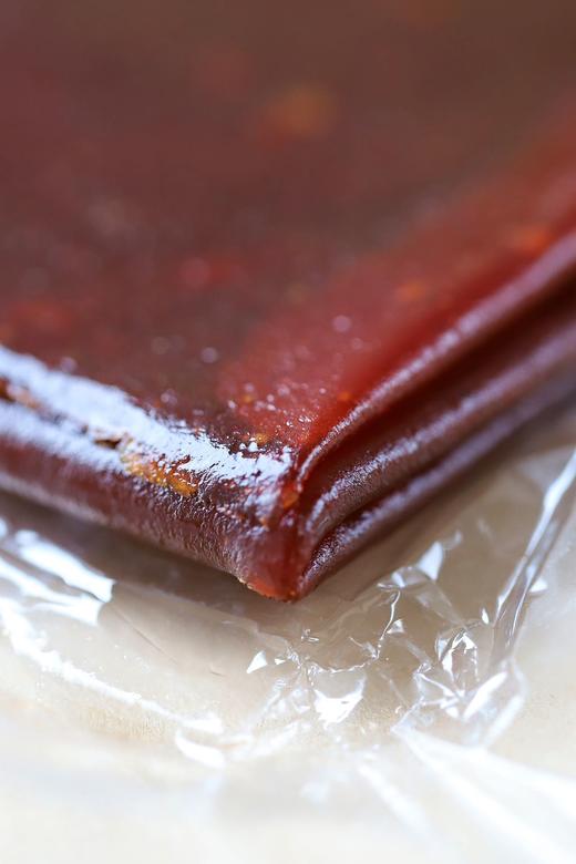 非物质文化遗产 手撕海红果果丹皮 鲜果制浆，配料表干净，无添加 海红果含钙量高，素有“果中钙王”之称，具有健脾胃、增食欲、促消化的作用，孕妇禁止食用‼ 商品图0