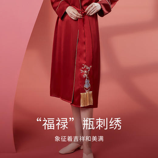 新年献礼】19姆米100%桑蚕丝红色真丝新中式刺绣睡袍女晨袍金三塔新品  YSFDD106 商品图2