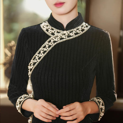 ML3215深海蓝秋冬旗袍长款雪尼尔手工钉珠旗袍单层新款日常复古旗袍 商品图4