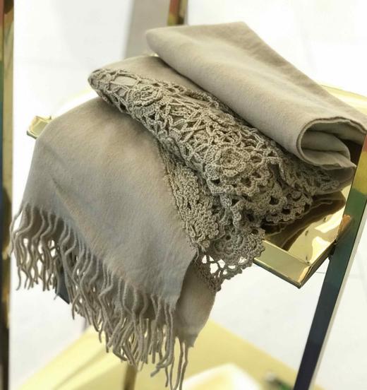 优品堂【楚楚动人】羊毛勾花🌸披肩围巾两用 商品图9