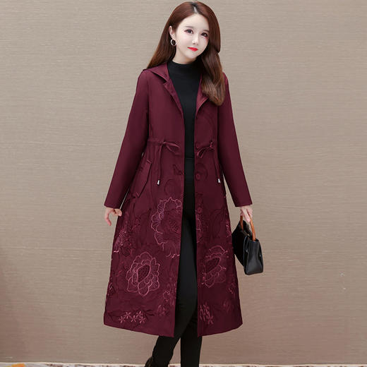 秋季新款，长袖风衣中年女装妈妈装时尚中长款大码刺锈休闲外套QYM-XY-23HDB19-Y 商品图1