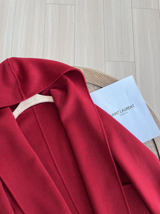 专柜销量遥遥领先 1比1还原的平替版短款大衣来啦💯连帽设计很慵懒且时尚💯简约且大方 超低价💰359‼️7天无理由退换💯抢到就是赚到😭 商品图13