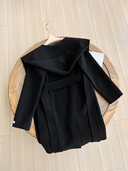 专柜销量遥遥领先 1比1还原的平替版短款大衣来啦💯连帽设计很慵懒且时尚💯简约且大方 超低价💰359‼️7天无理由退换💯抢到就是赚到😭 商品图6