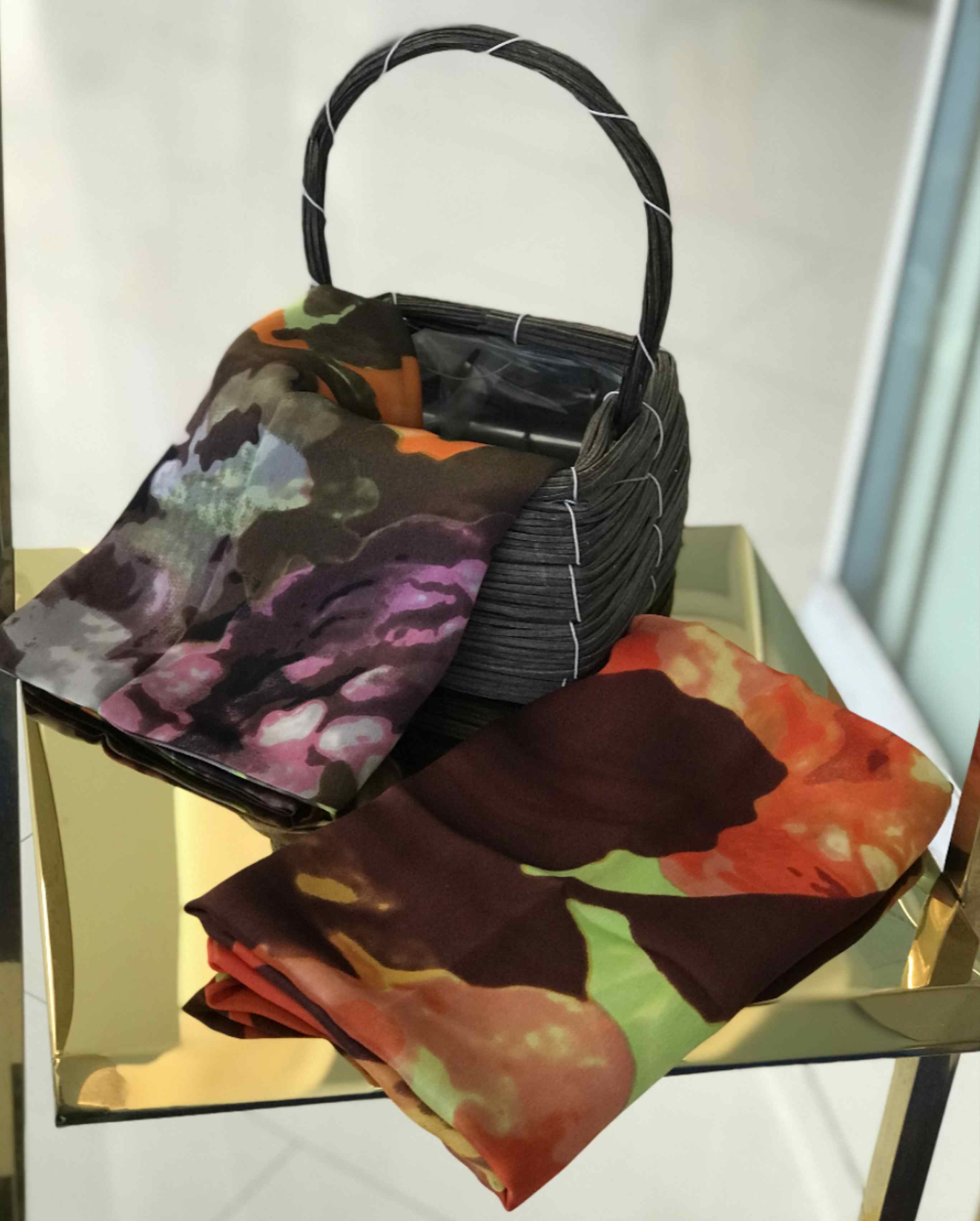 优品堂【浓墨重彩】100%桑蚕丝110*110方巾