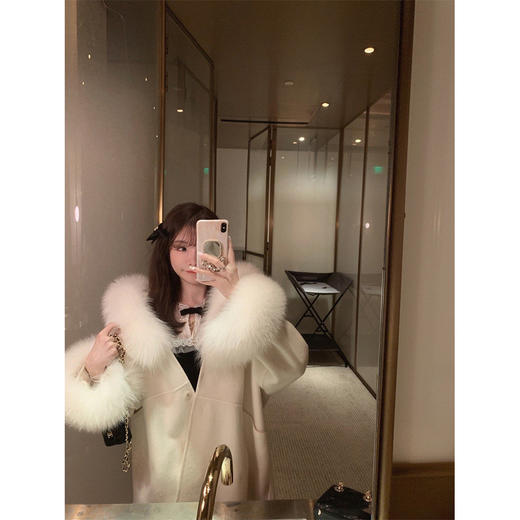 微瑕疵  可退换邮费需自理 金蘑菇菇 黑标 小鹿斑比 /  新年的娇贵氛围～嗲甜系狐狸毛领大衣 商品图4