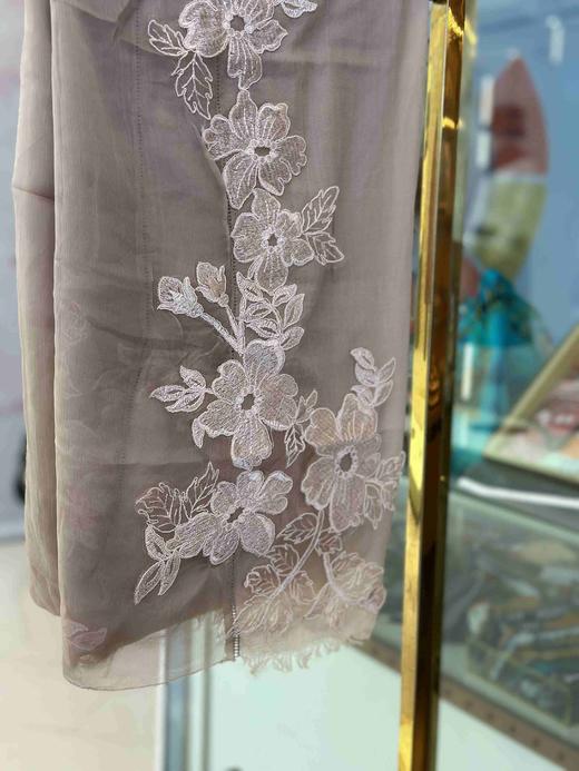 优品堂【木槿依梦】精纺羊毛绣花围巾 商品图10