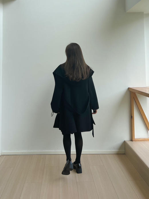 专柜销量遥遥领先 1比1还原的平替版短款大衣来啦💯连帽设计很慵懒且时尚💯简约且大方 超低价💰359‼️7天无理由退换💯抢到就是赚到😭 商品图2