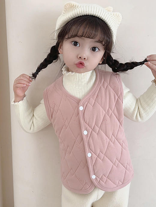 【秋冬季佳品，儿童必备！】不怕冷，暖心护航；宝宝马甲，内穿背心，夹棉温暖加持；坎肩设计，时尚实用；加绒加厚，温度满点。赶紧入手，给宝贝打造温馨时尚look！ 商品图2