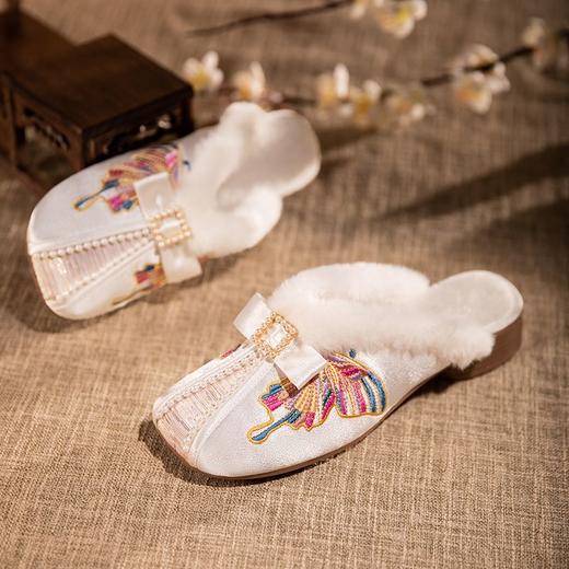 毛拖鞋女2023新款中老年加绒加厚宽松保暖办公室外穿厚底绣花拖鞋 商品图2