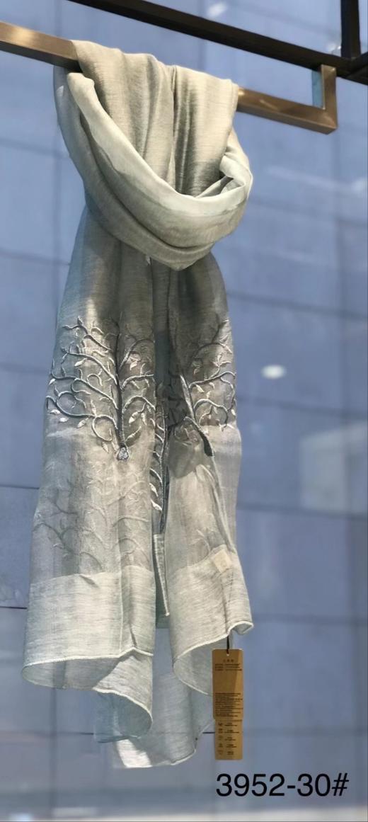 优品堂【桃花情缘】桑蚕丝+羊毛绣花长巾 商品图3