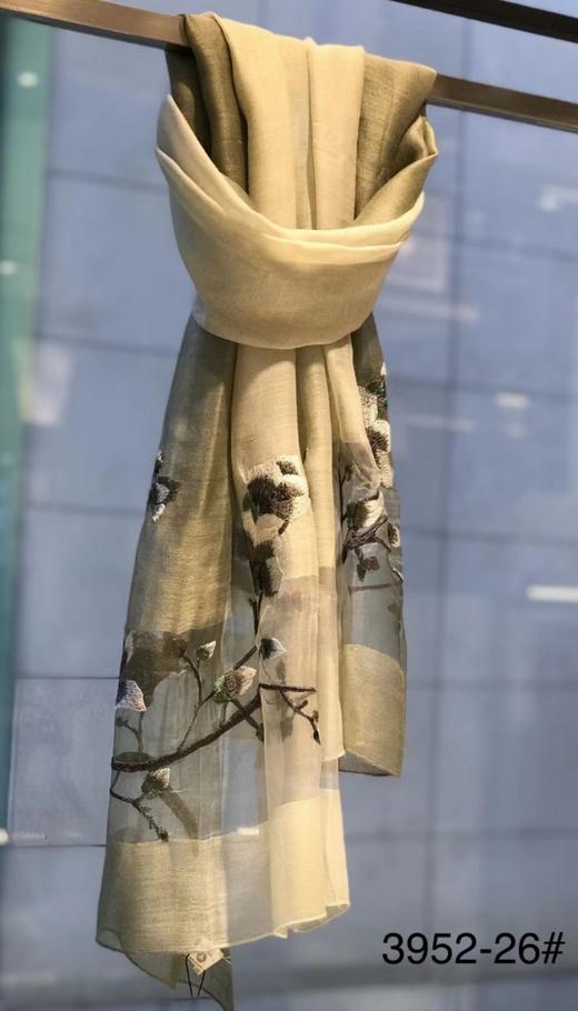 优品堂【桃花情缘】桑蚕丝+羊毛绣花长巾 商品图5