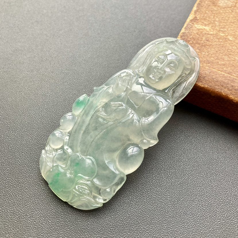 冰种飘阳绿翡翠大观音