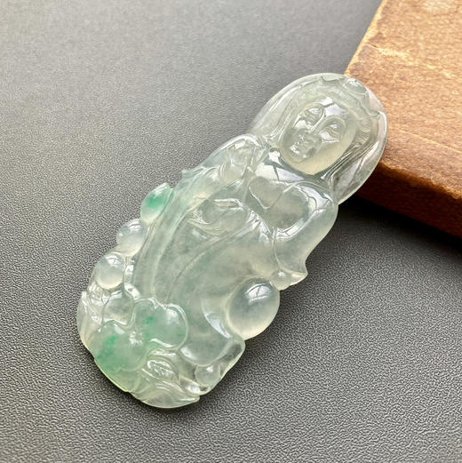 冰种飘阳绿翡翠大观音 商品图0