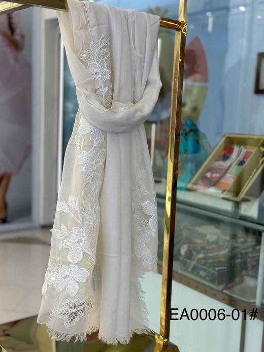 优品堂【木槿依梦】精纺羊毛绣花围巾 商品图4