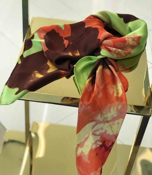 优品堂【浓墨重彩】100%桑蚕丝110*110方巾 商品图5