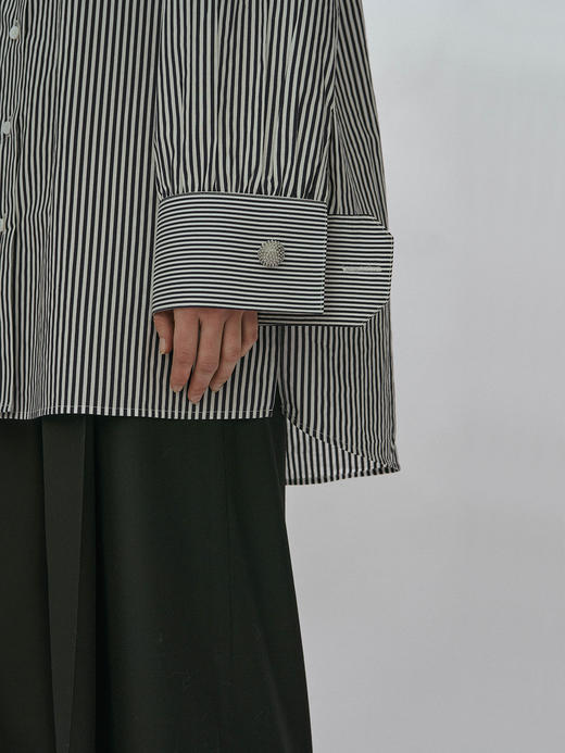 Viktoria Chan｜AW23013 Elisa oversized shirt [ 蓝 / 米 / 白 ] 商品图5