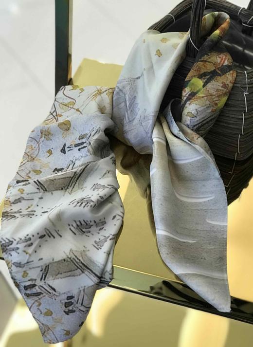 优品堂【心语】斜纹手感丝90*90方巾 商品图4