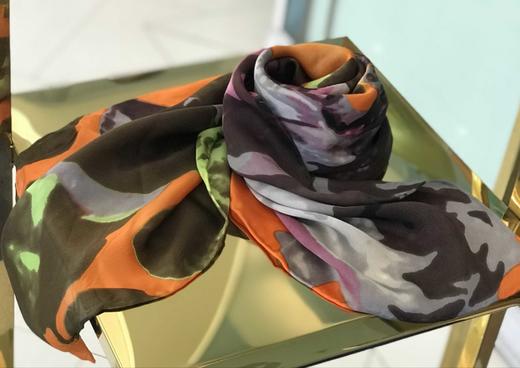 优品堂【浓墨重彩】100%桑蚕丝110*110方巾 商品图3