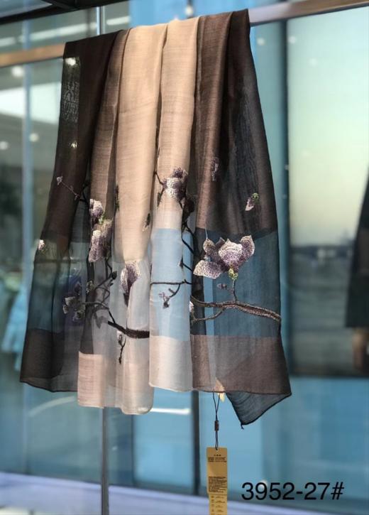 优品堂【桃花情缘】桑蚕丝+羊毛绣花长巾 商品图0
