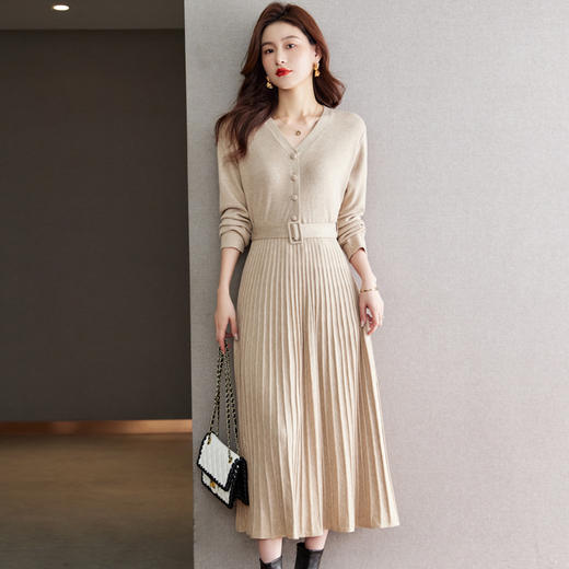 CC-QL-W8337法式气质V领针织连衣裙女秋冬内搭收腰显瘦过膝百褶裙打底中长裙 商品图2
