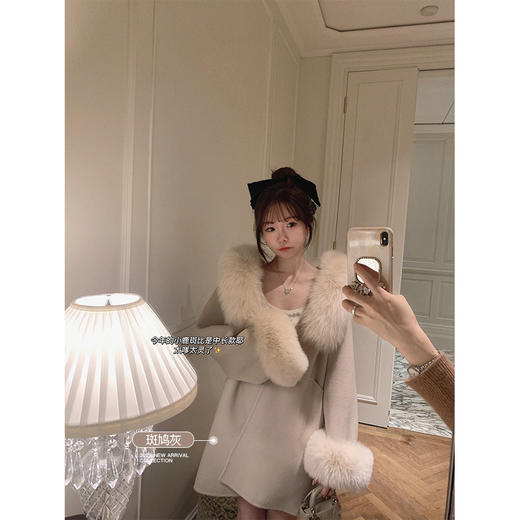 微瑕疵  可退换邮费需自理 金蘑菇菇 黑标 小鹿斑比 /  新年的娇贵氛围～嗲甜系狐狸毛领大衣 商品图1